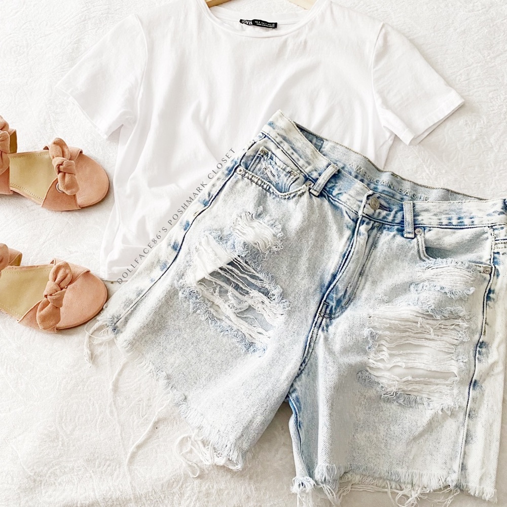 AEO Light Washed Mom Jean Distressed Shorts